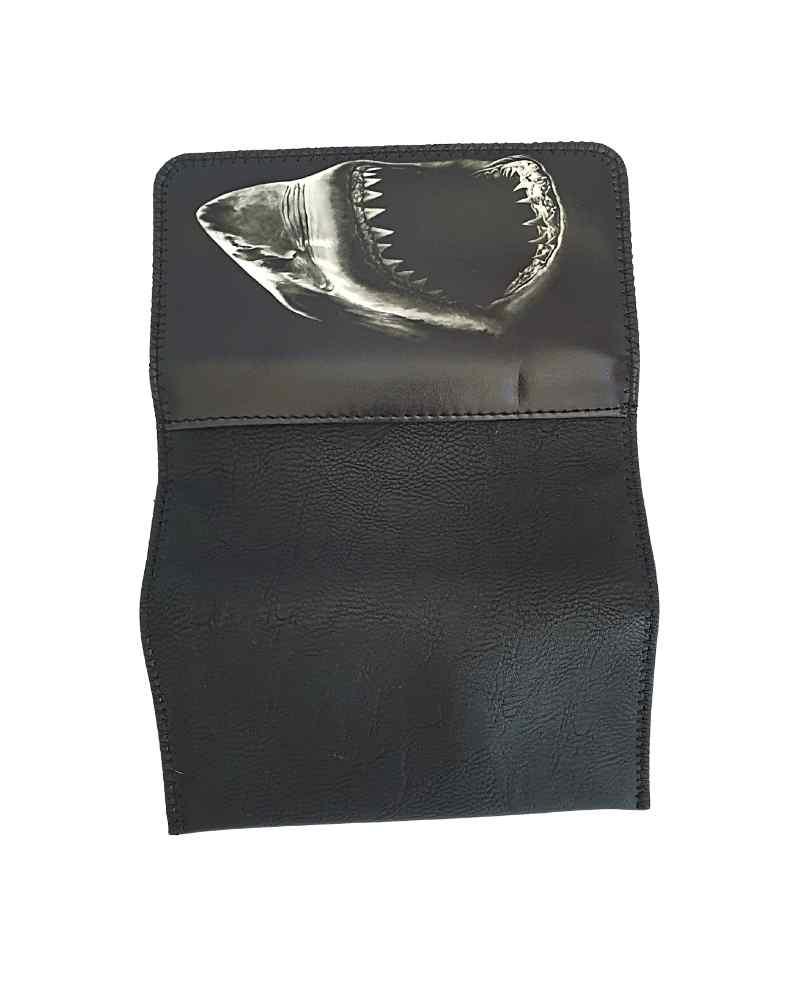נרתיק לגלגול טבק דמוי עור צבע שחור בעיצוב כריש mamo